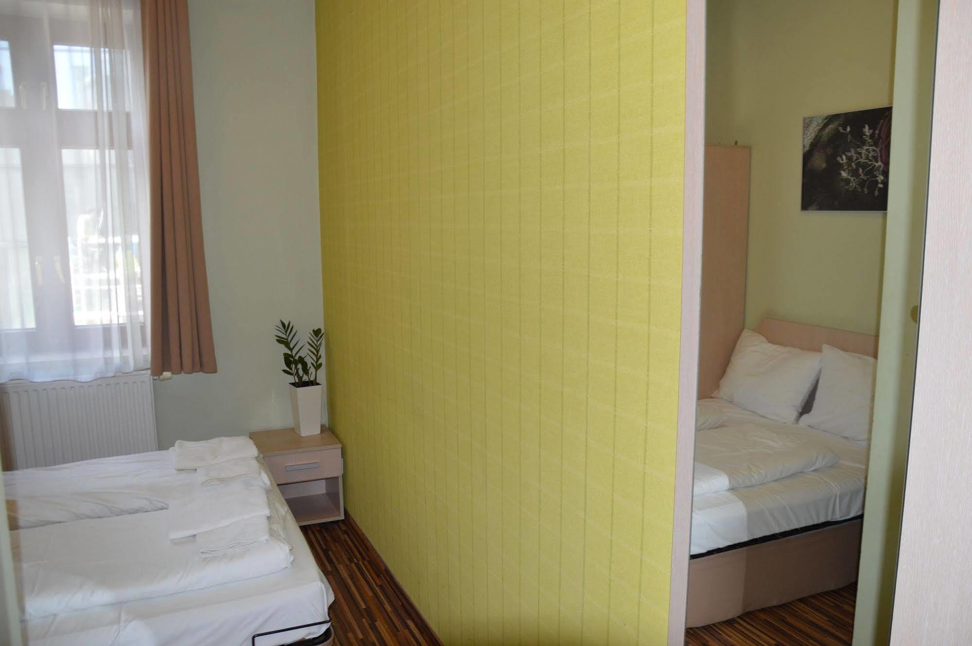 Bed and Breakfast Great Polonia Dwarf Breslau Exterior foto